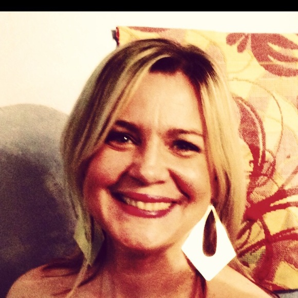 Meet your Posher, Rachel - Picture 2 of 2